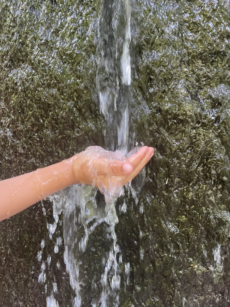 hand in water